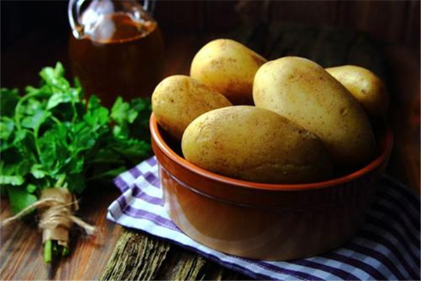 土豆發(fā)芽了還能吃嗎 土豆怎么保存不發(fā)綠不發(fā)芽 土豆發(fā)芽了還能吃嗎 土豆怎么保存不發(fā)綠不發(fā)芽