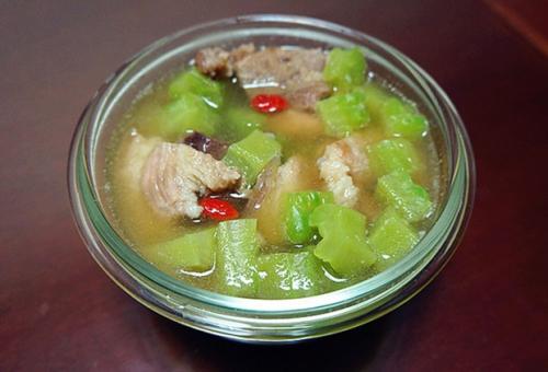苦瓜湯怎么煮不會(huì)苦 苦瓜湯能放什么一起煲 苦瓜湯怎么煮不會(huì)苦 苦瓜湯能放什么一起煲