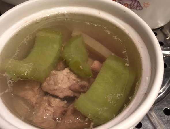 苦瓜湯怎么煮不會(huì)苦 苦瓜湯能放什么一起煲 苦瓜湯怎么煮不會(huì)苦 苦瓜湯能放什么一起煲