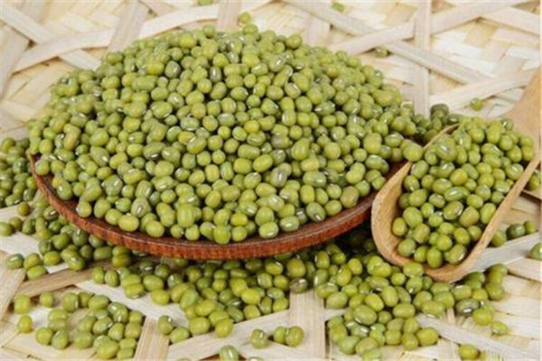 綠豆可以降血壓?jiǎn)?綠豆高血壓患者可以吃嗎 綠豆可以降血壓?jiǎn)?綠豆高血壓患者可以吃嗎