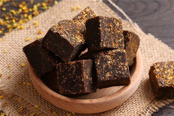 紅糖硬了如何立刻變軟 紅糖變硬了還能喝嗎 紅糖硬了如何立刻變軟 紅糖變硬了還能喝嗎