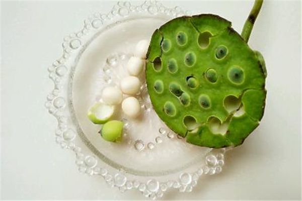 蓮子養(yǎng)胃還是傷胃 蓮子養(yǎng)胃要去芯嗎 蓮子養(yǎng)胃還是傷胃 蓮子養(yǎng)胃要去芯嗎