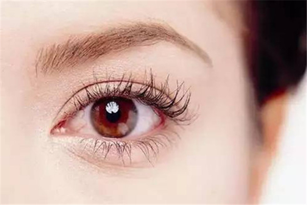 割雙眼皮和埋線的區(qū)別 割雙眼皮好還是埋線好 割雙眼皮和埋線的區(qū)別 割雙眼皮好還是埋線好