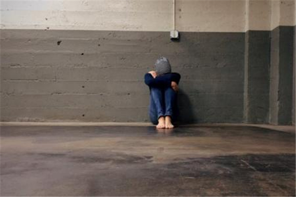 抑郁癥和抑郁情緒的區(qū)別 如何分辨自己是不是抑郁癥 抑郁癥和抑郁情緒的區(qū)別 如何分辨自己是不是抑郁癥