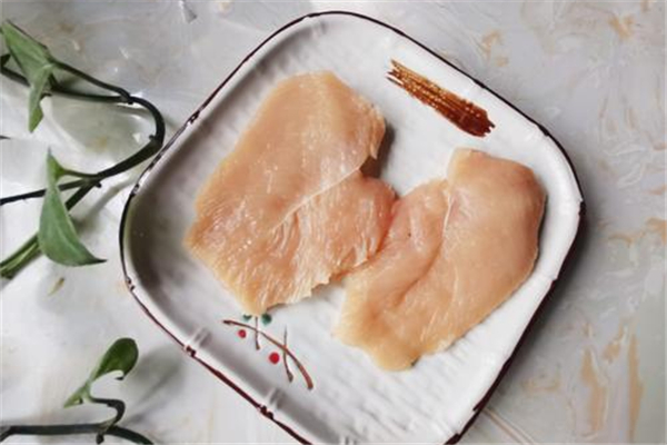 雞肉切開有熒光綠能吃嗎 為什么雞肉上有熒光綠物質