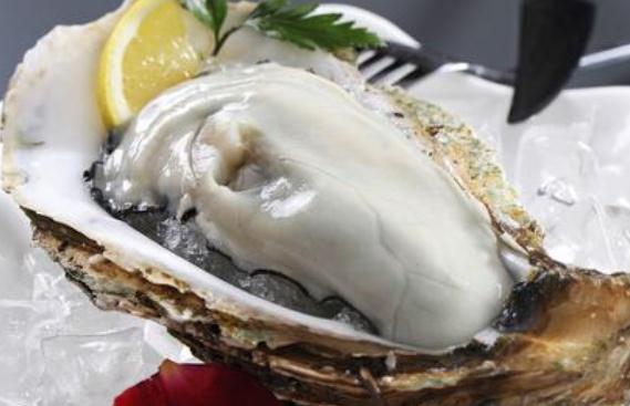 吃生蠔可以喝啤酒嗎 吃生蠔喝啤酒會(huì)怎樣 吃生蠔可以喝啤酒嗎 吃生蠔喝啤酒會(huì)怎樣