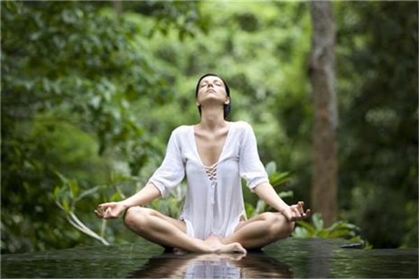 瑜伽可以豐胸嗎 瑜伽豐胸動作有哪些 瑜伽可以豐胸嗎 瑜伽豐胸動作有哪些