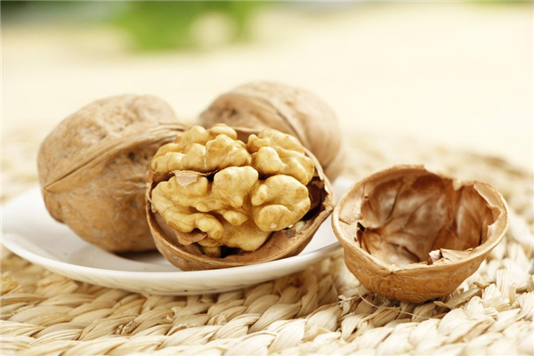 核桃一次最多吃幾個 核桃一次性吃太多會怎樣 核桃一次最多吃幾個 核桃一次性吃太多會怎樣