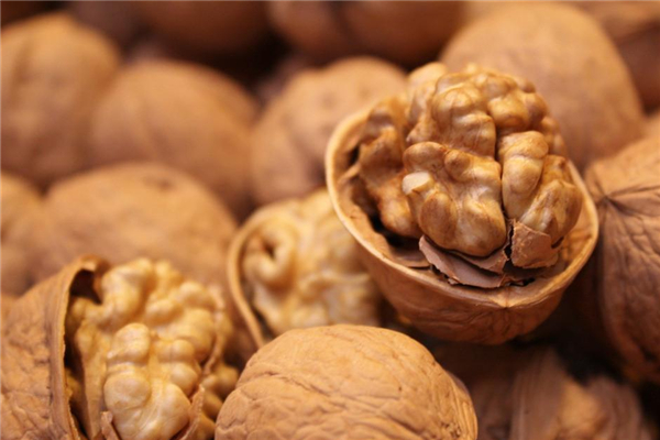 核桃一次最多吃幾個 核桃一次性吃太多會怎樣 核桃一次最多吃幾個 核桃一次性吃太多會怎樣