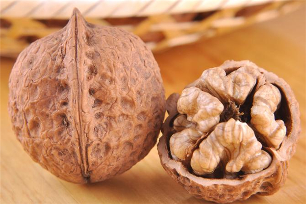 核桃一次最多吃幾個 核桃一次性吃太多會怎樣 核桃一次最多吃幾個 核桃一次性吃太多會怎樣