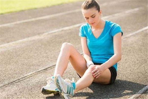 運(yùn)動(dòng)時(shí)腳崴了是冷敷還是熱敷 運(yùn)動(dòng)前不熱身可以嗎 運(yùn)動(dòng)時(shí)腳崴了是冷敷還是熱敷 運(yùn)動(dòng)前不熱身可以嗎