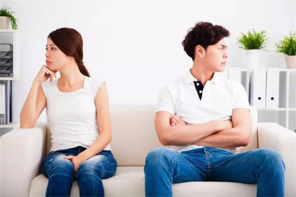 戀愛(ài)冷暴力的危害 戀愛(ài)冷暴力怎么解決 戀愛(ài)冷暴力的危害 戀愛(ài)冷暴力怎么解決