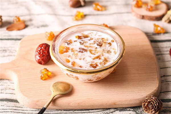 桃膠阿膠可以一起燉嗎 桃膠跟什么燉最好 桃膠阿膠可以一起燉嗎 桃膠跟什么燉最好