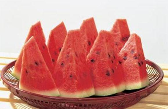 西瓜的作用與功效 西瓜的營養(yǎng)價(jià)值是什么 西瓜的作用與功效 西瓜的營養(yǎng)價(jià)值是什么