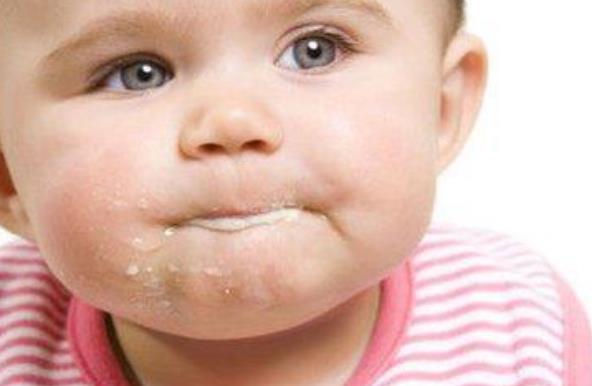 嬰兒吐奶從鼻子出來 嬰兒吐奶從鼻子里面出來是怎么回事 嬰兒吐奶從鼻子出來 嬰兒吐奶從鼻子里面出來是怎么回事