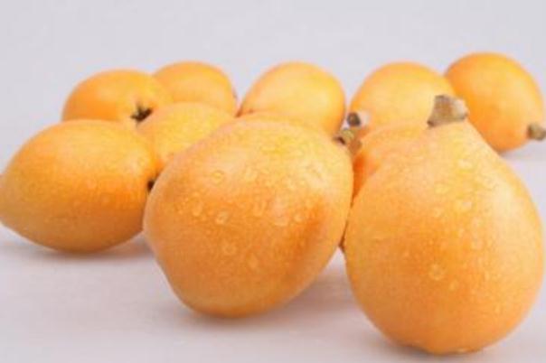 吃枇杷可以治咳嗽嗎 直接吃枇杷果能治咳嗽嗎 吃枇杷可以治咳嗽嗎 直接吃枇杷果能治咳嗽嗎