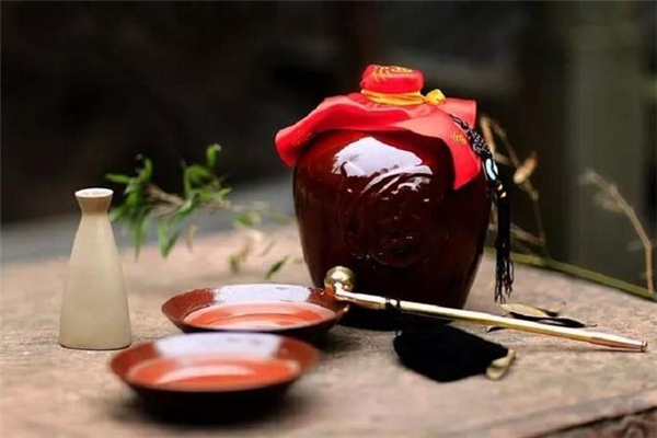 雄黃酒是黃酒嗎 雄黃酒有什么功效 雄黃酒是黃酒嗎 雄黃酒有什么功效