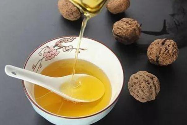 核桃油的作用與功效 核桃油的副作用 核桃油的作用與功效 核桃油的副作用