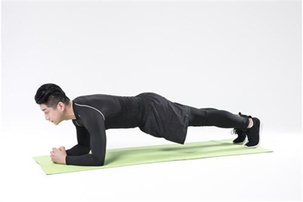 平板支撐姿勢不對(duì)的后果 平板支撐正確姿勢