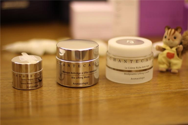 眼霜什么年齡開(kāi)始用好 眼霜適合白天用還是晚上用