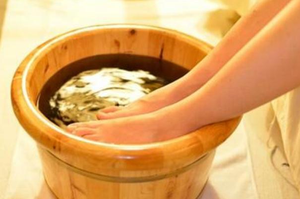 艾葉泡腳可以天天泡腳嗎 艾葉泡腳能治療風(fēng)濕嗎 艾葉泡腳可以天天泡腳嗎 艾葉泡腳能治療風(fēng)濕嗎