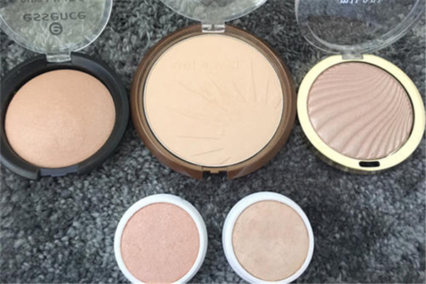 高光可以涂整個(gè)臉嗎 高光上臉為什么總結(jié)塊