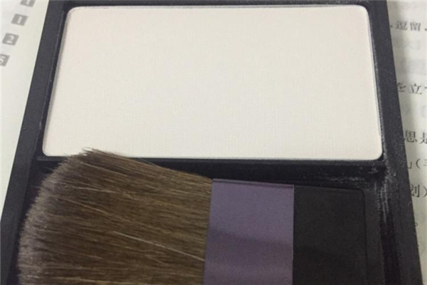 高光可以涂整個(gè)臉嗎 高光上臉為什么總結(jié)塊