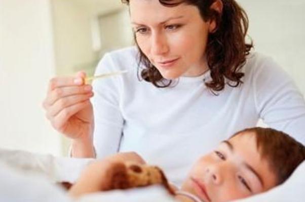 嬰兒發(fā)燒要蓋被子還是散熱 嬰兒發(fā)燒要多穿點(diǎn)還是少穿點(diǎn) 嬰兒發(fā)燒要蓋被子還是散熱 嬰兒發(fā)燒要多穿點(diǎn)還是少穿點(diǎn)