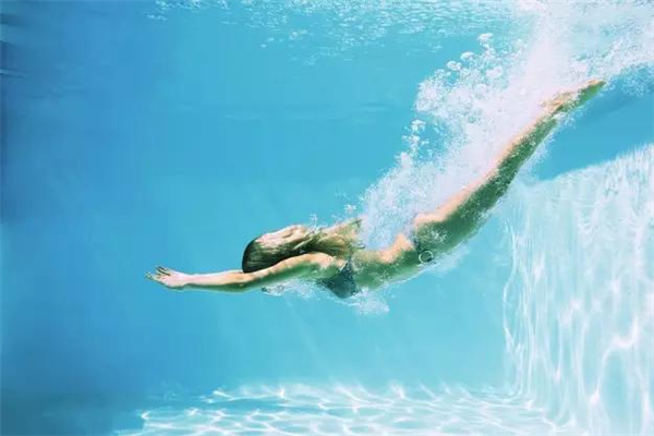 游泳那種姿勢(shì)最好學(xué) 游泳要學(xué)多久才會(huì) 游泳那種姿勢(shì)最好學(xué) 游泳要學(xué)多久才會(huì)