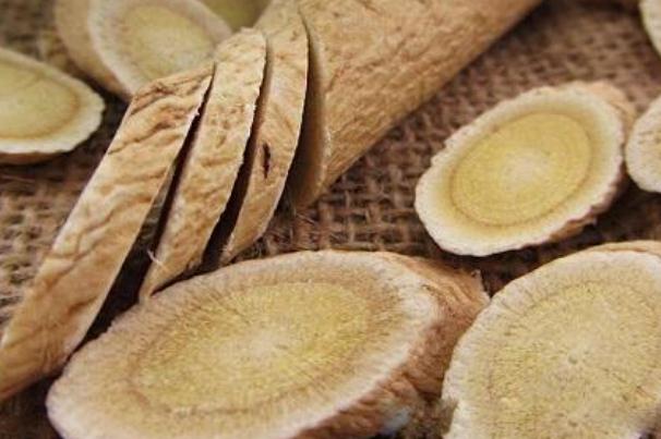 黃芪可以和菊花一起泡水喝嗎 黃芪可以和枸杞一起泡水喝嗎 黃芪可以和菊花一起泡水喝嗎 黃芪可以和枸杞一起泡水喝嗎