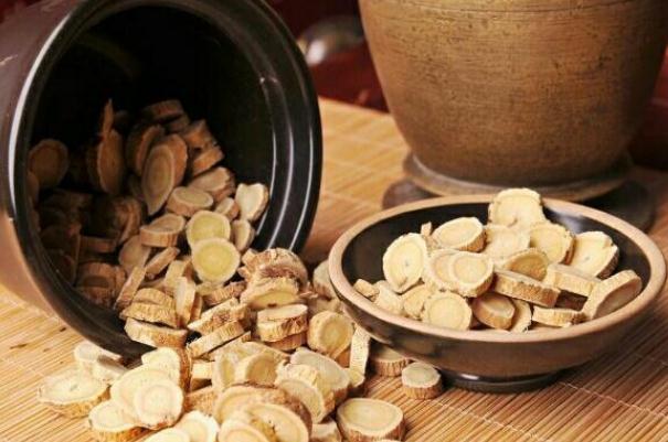 黃芪泡水能長(zhǎng)期喝嗎 黃芪泡水喝能減肥嗎