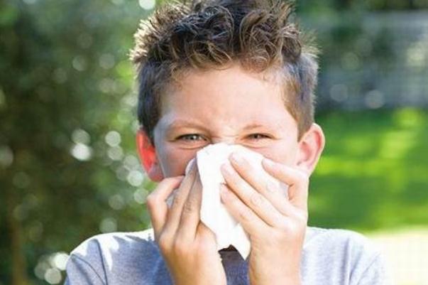 嬰兒感冒發(fā)燒怎么處理 嬰兒感冒發(fā)燒幾天才能退燒 嬰兒感冒發(fā)燒怎么處理 嬰兒感冒發(fā)燒幾天才能退燒