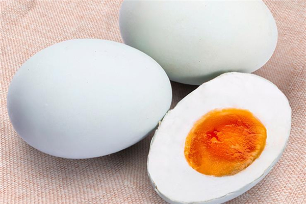 咸鴨蛋適合什么季節(jié)腌 咸鴨蛋適合做什么菜 咸鴨蛋適合什么季節(jié)腌 咸鴨蛋適合做什么菜