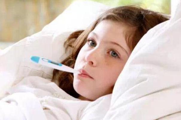 嬰兒感冒發(fā)燒怎么處理 嬰兒感冒發(fā)燒幾天才能退燒 嬰兒感冒發(fā)燒怎么處理 嬰兒感冒發(fā)燒幾天才能退燒