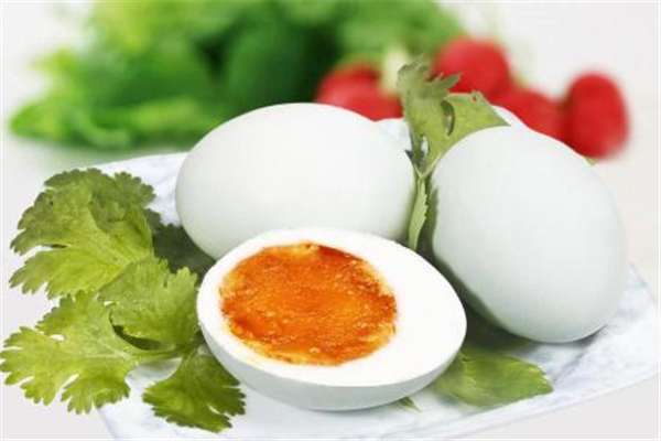 咸鴨蛋適合什么季節(jié)腌 咸鴨蛋適合做什么菜 咸鴨蛋適合什么季節(jié)腌 咸鴨蛋適合做什么菜