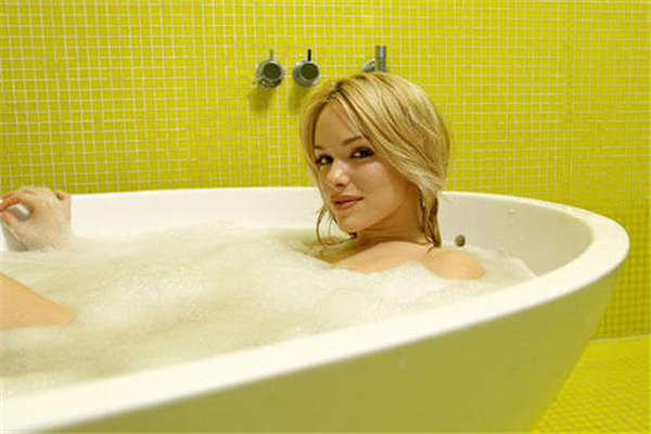 夏季泡澡的最佳時(shí)間是多久 夏季泡澡用什么中藥