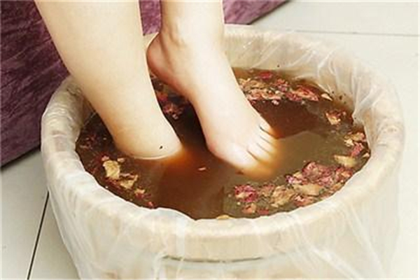 夏季泡腳能去體內(nèi)濕氣嗎 夏天怎么泡腳才是正確的 夏季泡腳能去體內(nèi)濕氣嗎 夏天怎么泡腳才是正確的