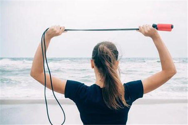 跳繩對身體有影響嗎 跳繩時要注意什么 跳繩對身體有影響嗎 跳繩時要注意什么