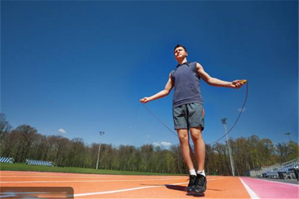 跳繩漏尿是什么原因 跳繩漏尿還能繼續(xù)跳嗎 跳繩漏尿是什么原因 跳繩漏尿還能繼續(xù)跳嗎