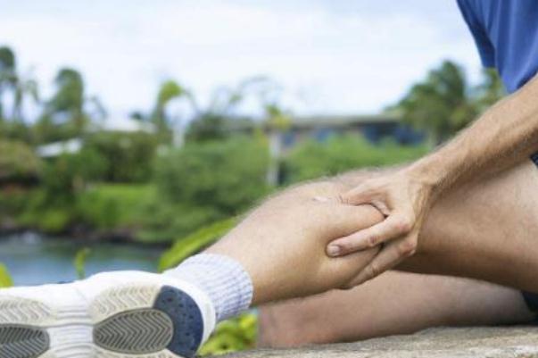 小腿抽筋可以貼膏藥嗎 小腿抽筋可以用冰敷嗎 小腿抽筋可以貼膏藥嗎 小腿抽筋可以用冰敷嗎