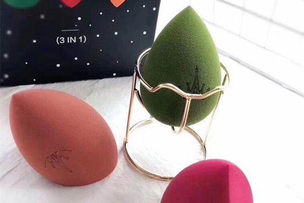 美妝蛋上妝和用手上妝有什么區(qū)別 美妝蛋哪個(gè)牌子好 美妝蛋上妝和用手上妝有什么區(qū)別 美妝蛋哪個(gè)牌子好