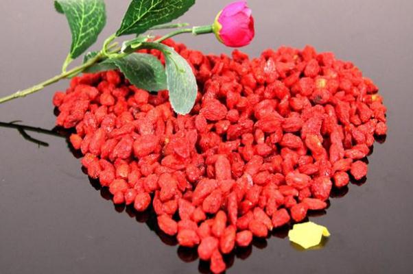 枸杞子泡水降血壓最好 枸杞子泡水上火嗎 枸杞子泡水降血壓最好 枸杞子泡水上火嗎