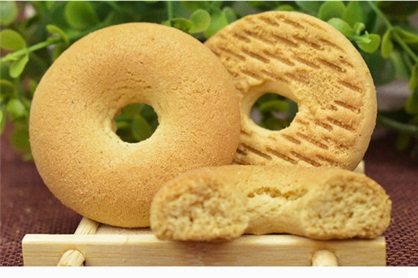 吃代餐餅干之后要喝水嗎 吃代餐餅干為什么要多喝水 吃代餐餅干之后要喝水嗎 吃代餐餅干為什么要多喝水