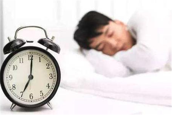 睡覺越睡越累怎么回事 睡覺時間過長會有什么影響 睡覺越睡越累怎么回事 睡覺時間過長會有什么影響