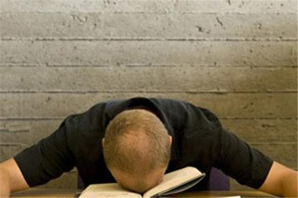 睡覺越睡越累怎么回事 睡覺時間過長會有什么影響 睡覺越睡越累怎么回事 睡覺時間過長會有什么影響