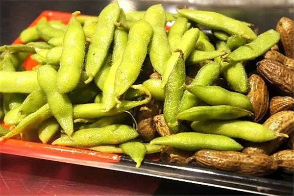 毛豆可以生吃嗎 毛豆生吃會不會中毒 毛豆可以生吃嗎 毛豆生吃會不會中毒