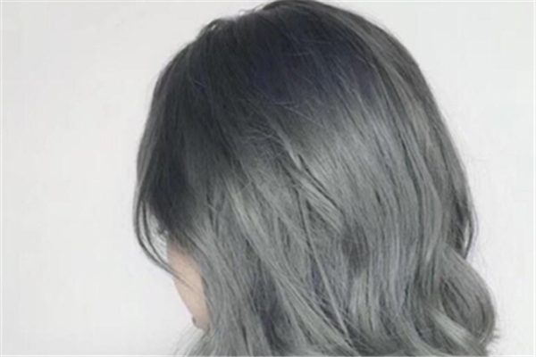 染發(fā)前要不要洗頭 染發(fā)洗頭好還是不洗頭好 染發(fā)前要不要洗頭 染發(fā)洗頭好還是不洗頭好