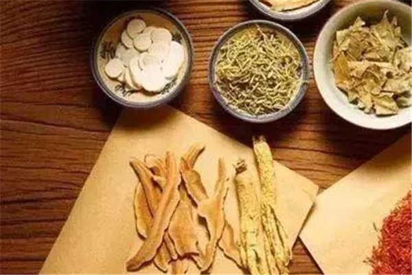 中藥是飯前喝還是飯后喝 中藥最佳服用時間 中藥是飯前喝還是飯后喝 中藥最佳服用時間