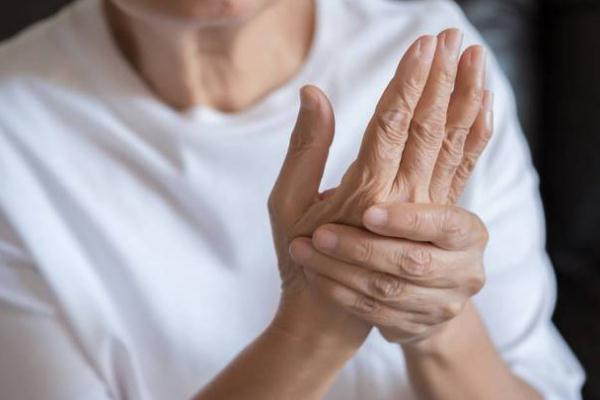 風(fēng)濕病會傳染他人嗎 風(fēng)濕病會發(fā)燒嗎 風(fēng)濕病會傳染他人嗎 風(fēng)濕病會發(fā)燒嗎