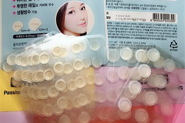 痘痘貼有藥物成分嗎 痘痘貼有消炎的作用嗎 痘痘貼有藥物成分嗎 痘痘貼有消炎的作用嗎